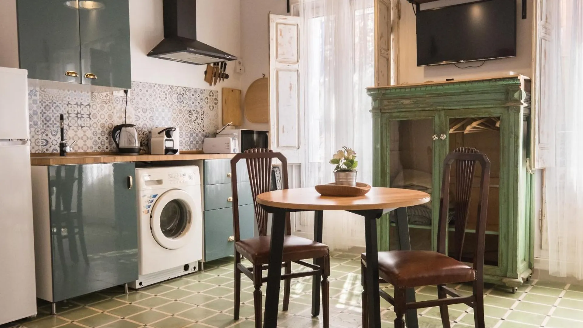 Barcelona Studios With Private Kitchen, Toilet & Shower 20Min From The Center 5Min To The Beach Sant Adria de Besos Apartment