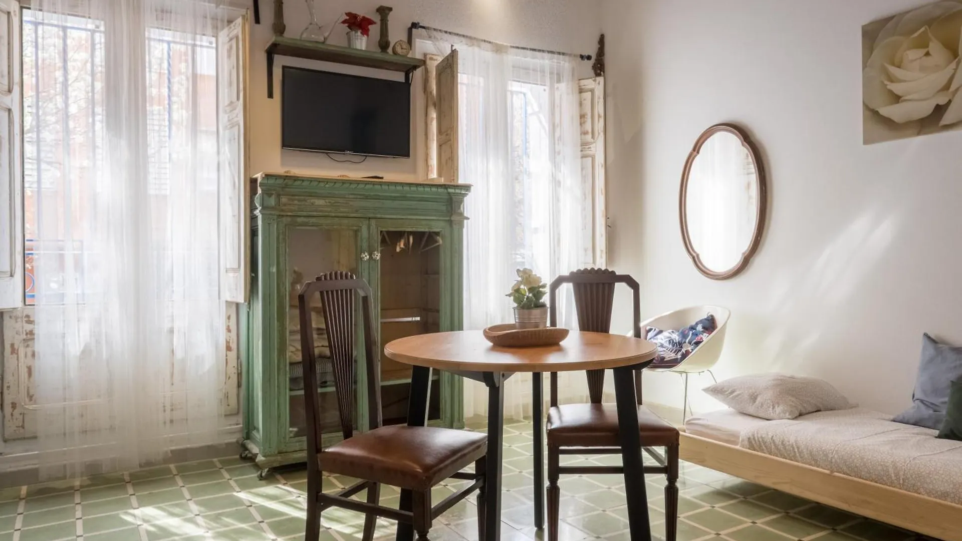 Barcelona Studios With Private Kitchen, Toilet & Shower 20Min From The Center 5Min To The Beach Sant Adria de Besos