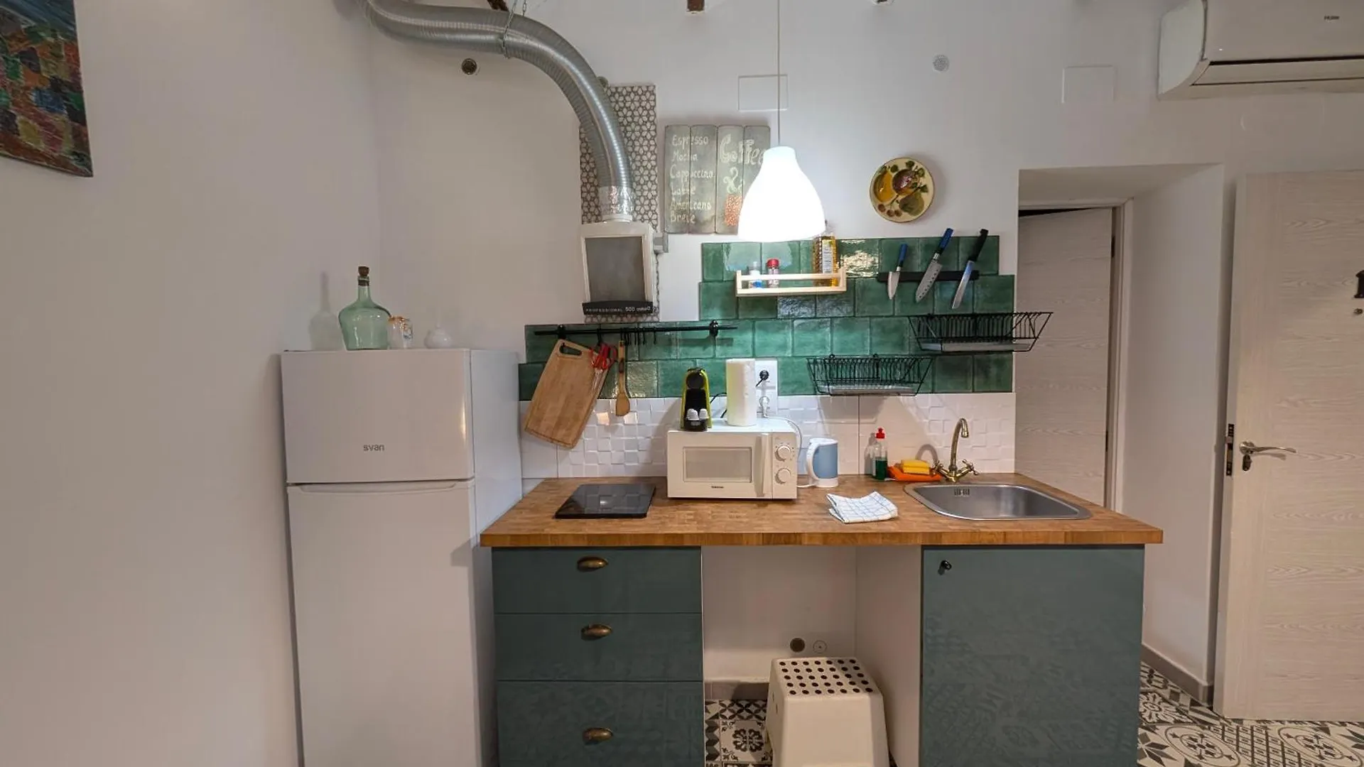 Barcelona Studios With Private Kitchen, Toilet & Shower 20Min From The Center 5Min To The Beach Sant Adria de Besos Apartment