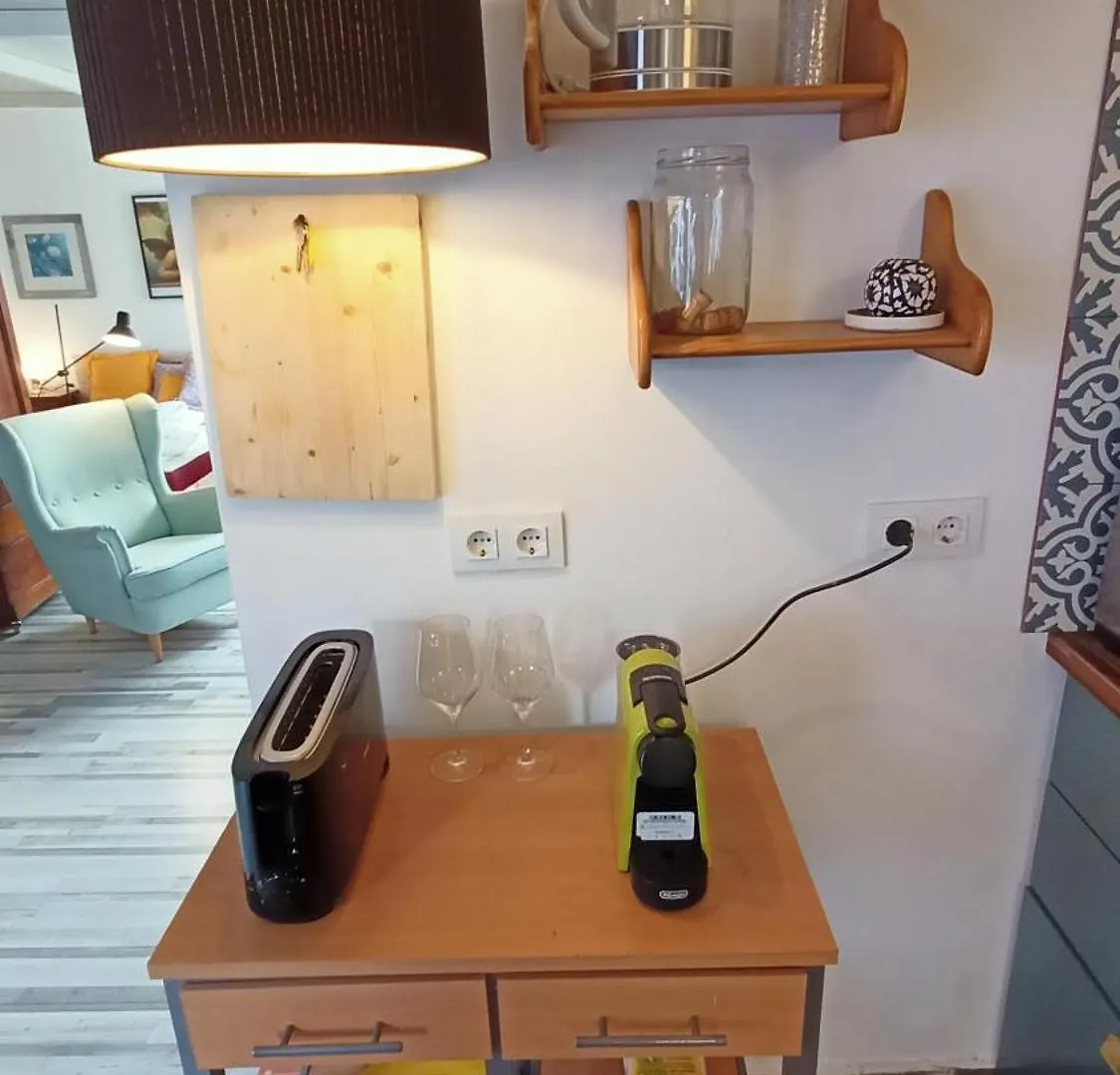 Barcelona Studios With Private Kitchen, Toilet & Shower 20Min From The Center 5Min To The Beach Sant Adria de Besos Apartment