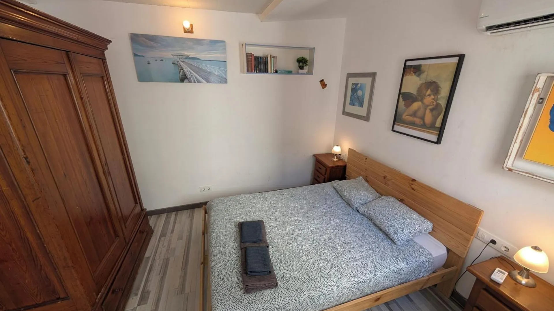 Barcelona Studios With Private Kitchen, Toilet & Shower 20Min From The Center 5Min To The Beach Sant Adria de Besos Apartment